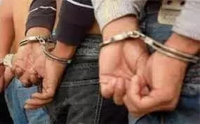 युवती के घर जाकर धमकाने वाला फेसबुक फ्रेंड गिरफ्तार युवती के घर जाकर धमकाने वाला फेसबुक फ्रेंड गिरफ्तार