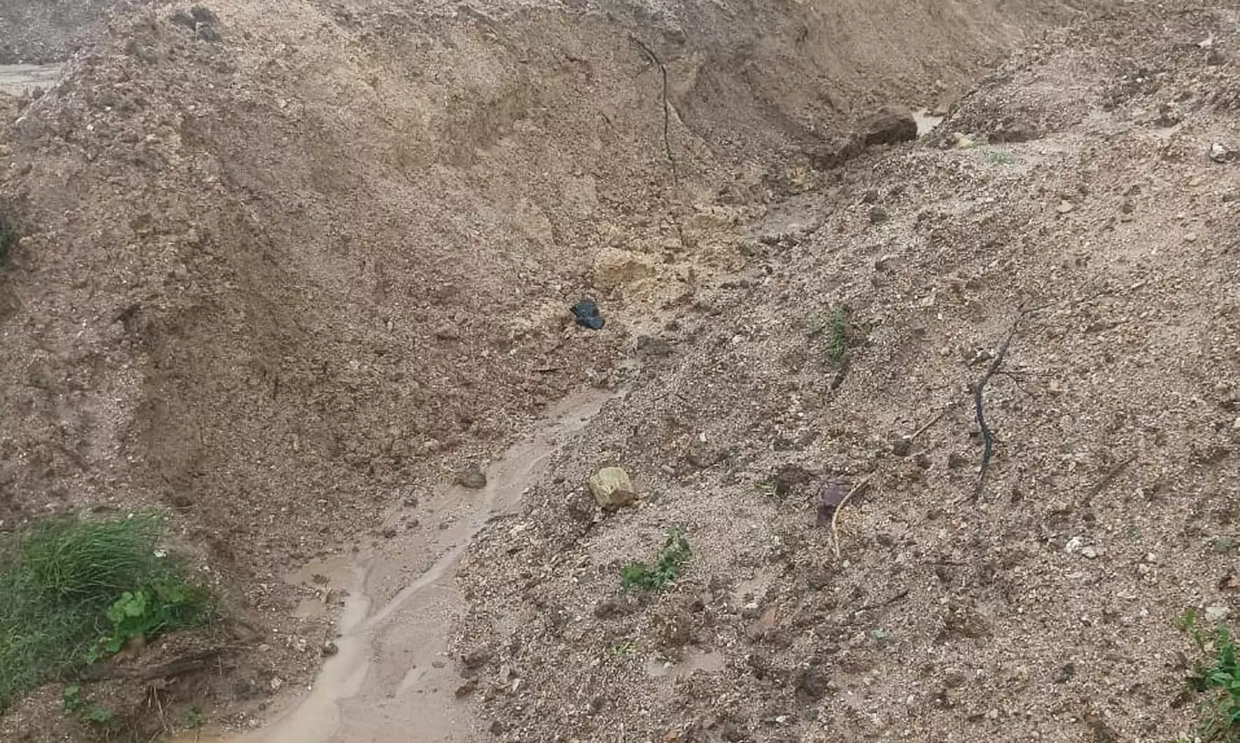 पानी की निकासी न होने से तीन सौ एकड़ से अधिक खेती हुई जलमग्न पानी की निकासी न होने से तीन सौ एकड़ से अधिक खेती हुई जलमग्न