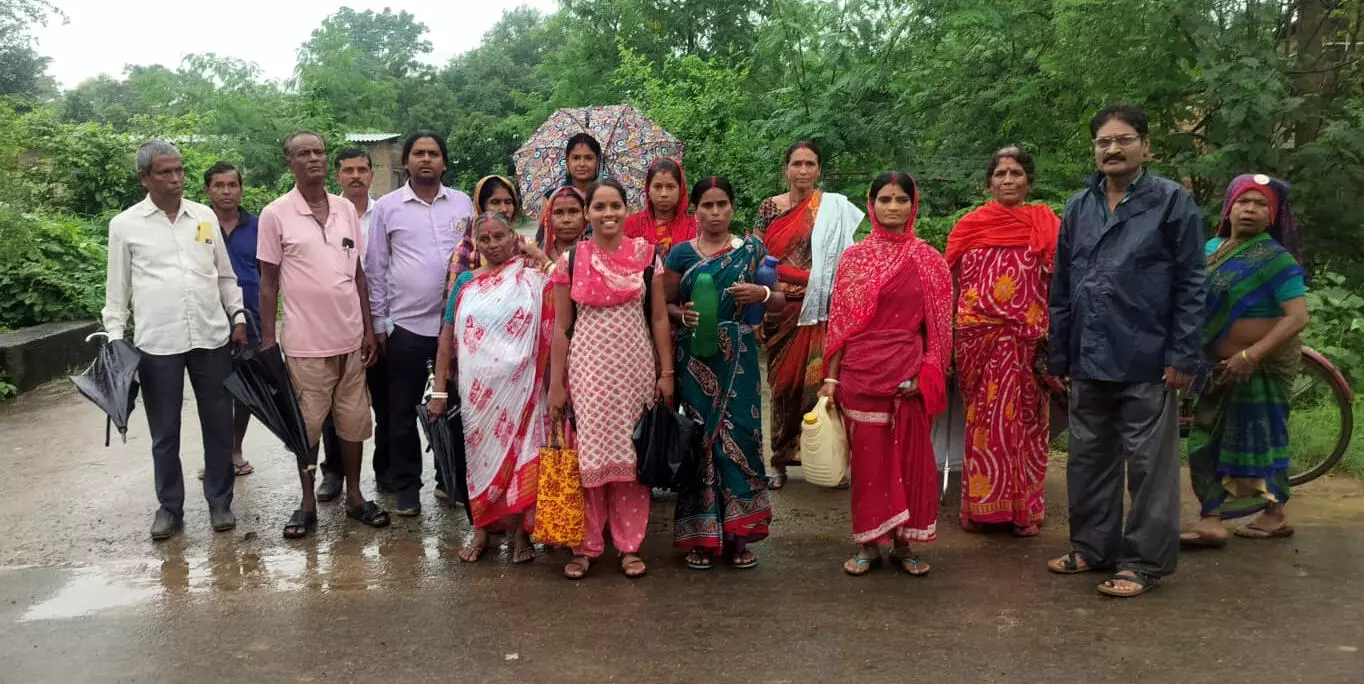 गड़चिरोली में संतप्त महिलाओं का शराब विक्रेताओं के घर पर हल्लाबोल गड़चिरोली में संतप्त महिलाओं का शराब विक्रेताओं के घर पर हल्लाबोल