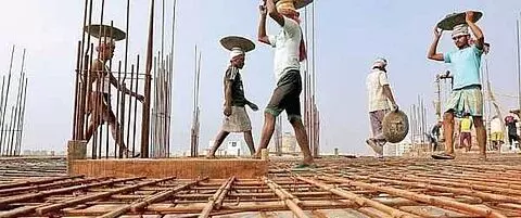 21 फर्जी श्रमिकों के खिलाफ मामला दर्ज, फर्जी हस्ताक्षर और मोहर का किया उपयोग 21 फर्जी श्रमिकों के खिलाफ मामला दर्ज, फर्जी हस्ताक्षर और मोहर का किया उपयोग
