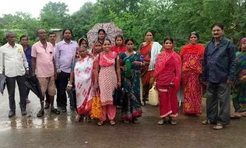 गड़चिरोली में संतप्त महिलाओं का शराब विक्रेताओं के घर पर हल्लाबोल