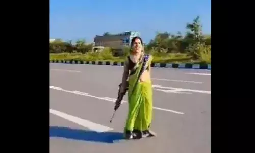बीच हाईवे पर भाभी का स्वैग देख पूरा सोशल मीडिया रह गया सन्न, रील हो रही बहुत ही तेजी से वायरल
