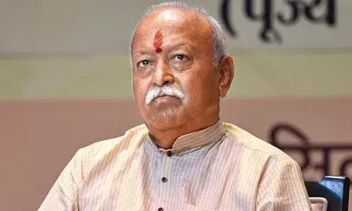 मोहन भागवत के बयान पर मचा सियासी बवाल, विपक्ष ने बीजेपी पर साधा निशाना, आरएसएस ने दी सफाई