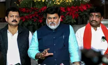 पालतू श्वानों की नसबंदी के लिए चलाया जाएगा अभियान, उदय सामंत ने दिया आश्वासन