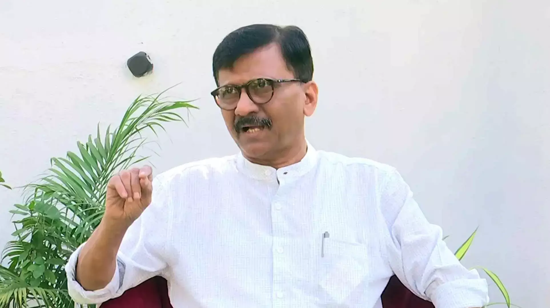 मंत्री शिरसाट के कमरे में रखे बैग में दिखा नोटों का बंडल, राऊत ने पोस्ट किया वीडियो