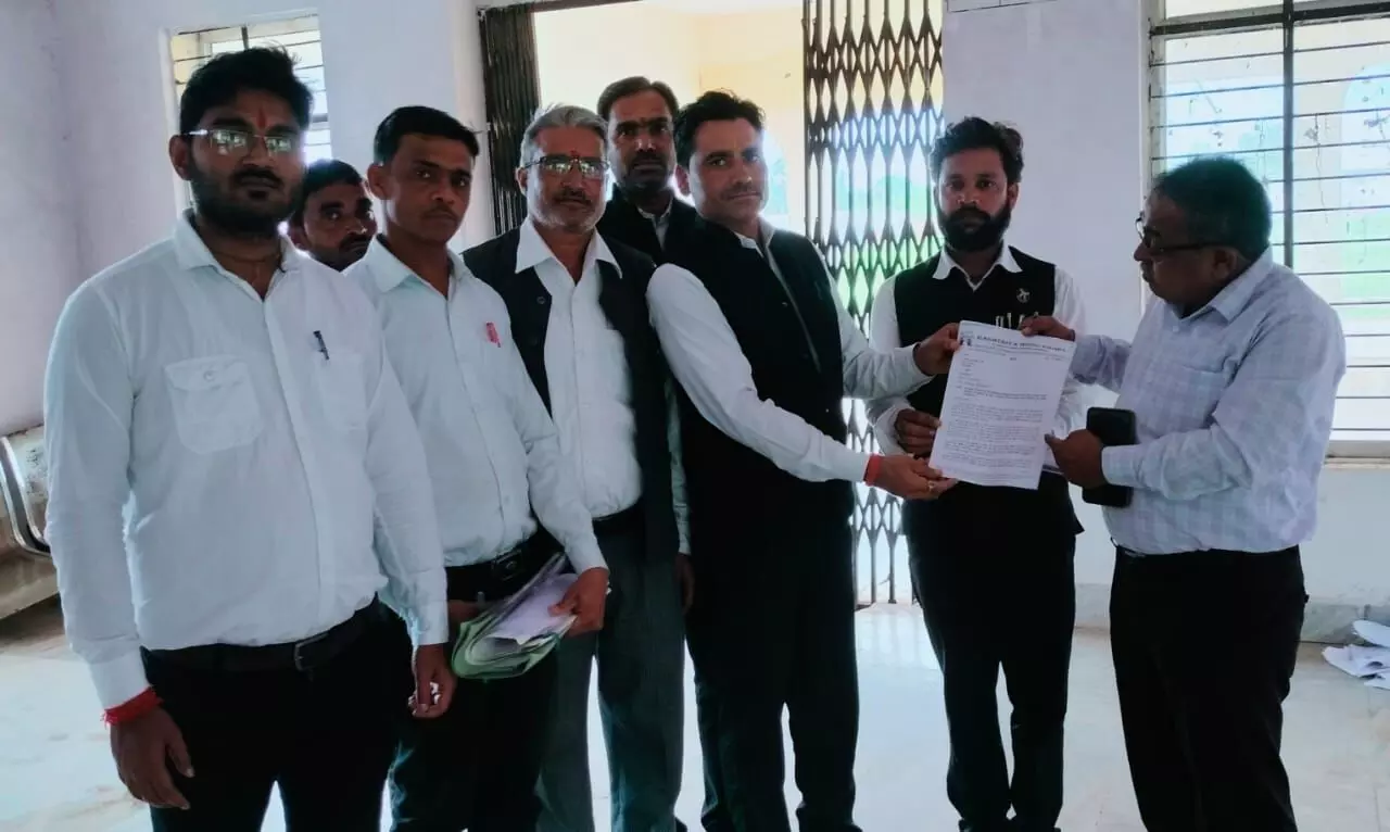 राष्ट्रीय हिन्दू फ्रंड ने प्रधानमंत्री के नाम सौंपा ज्ञापन राष्ट्रीय हिन्दू फ्रंड ने प्रधानमंत्री के नाम सौंपा ज्ञापन