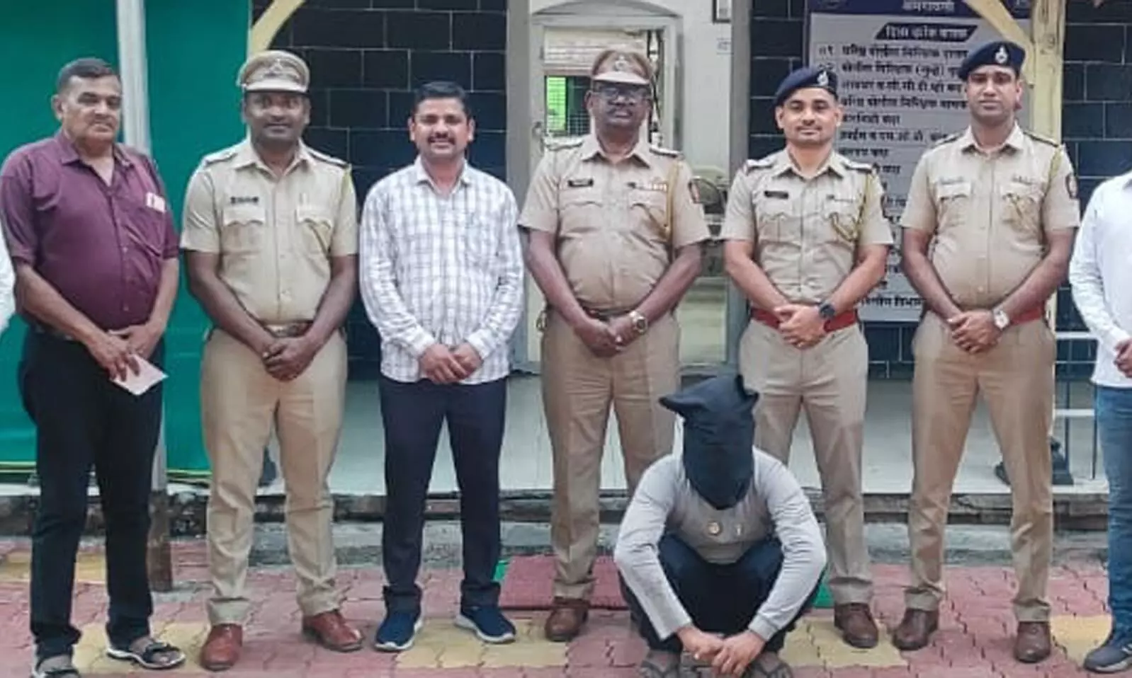 तीसरी बार बम की अफवाह फैलाने वाले उत्तर प्रदेश के युवक को पुलिस ने दबोचा तीसरी बार बम की अफवाह फैलाने वाले उत्तर प्रदेश के युवक को पुलिस ने दबोचा