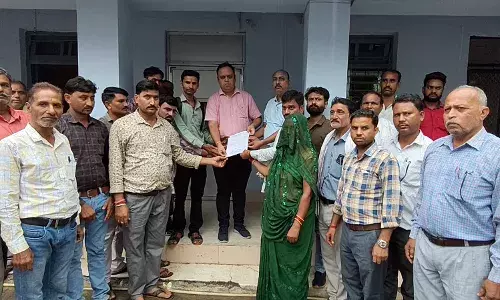 हीरापुर में सरपंच, सचिव के साथ घटना के विरोध में संयुक्त मोर्चा संघ ने जपं सीईओ को सौंपा ज्ञापन