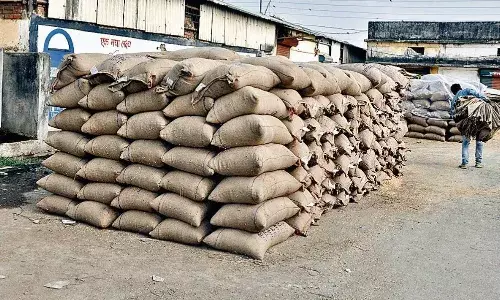 धान की धांधली में फेरों का खेल बोरों के बगैर बटोर डाले 43 करोड़