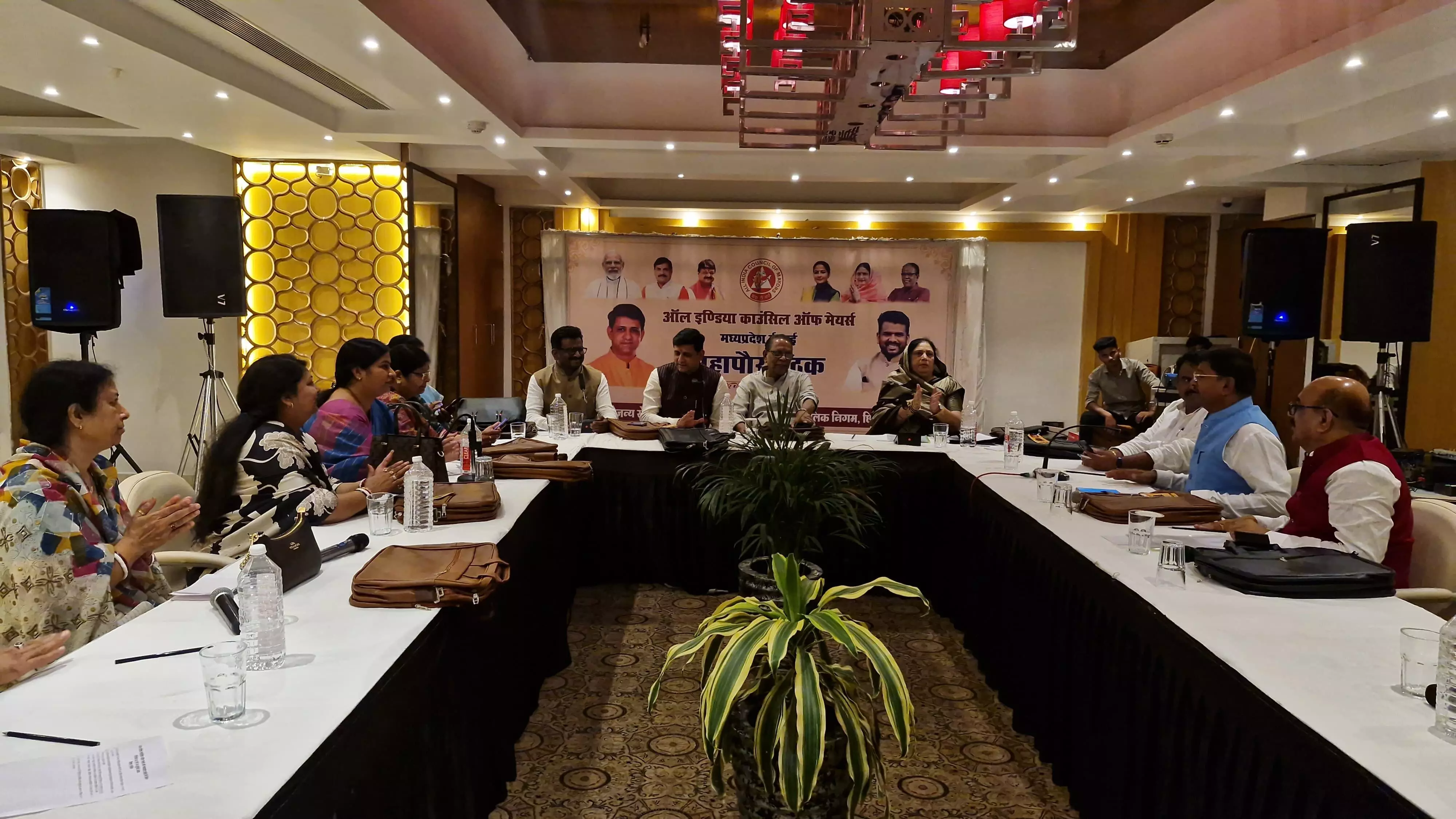 हमें राज्यमंत्री का दर्जा तो सरकार ने दिया है, लेकिन प्रोटोकाल कहां मिलता है? हमें राज्यमंत्री का दर्जा तो सरकार ने दिया है, लेकिन प्रोटोकाल कहां मिलता है?
