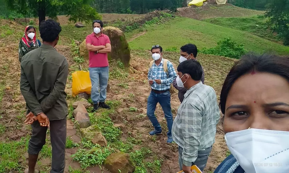 तामिया के हर्राकछार में ग्रामीण की मौत, स्वास्थ्य टीम खानापूिर्त कर लौटी तामिया के हर्राकछार में ग्रामीण की मौत, स्वास्थ्य टीम खानापूिर्त कर लौटी