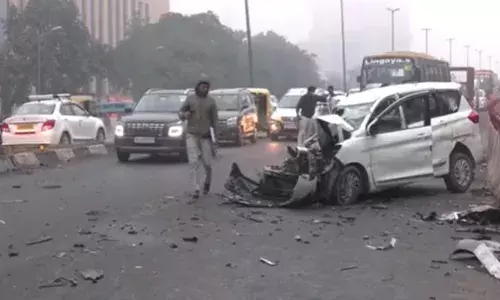 दिल्ली के वसंत विहार में नशे की आड़ में एक ऑडी चालक ने फुटपाथ पर सो रहे 5 लोगों पर चढ़ाई गाड़ी, हिरासत में है आरोपी