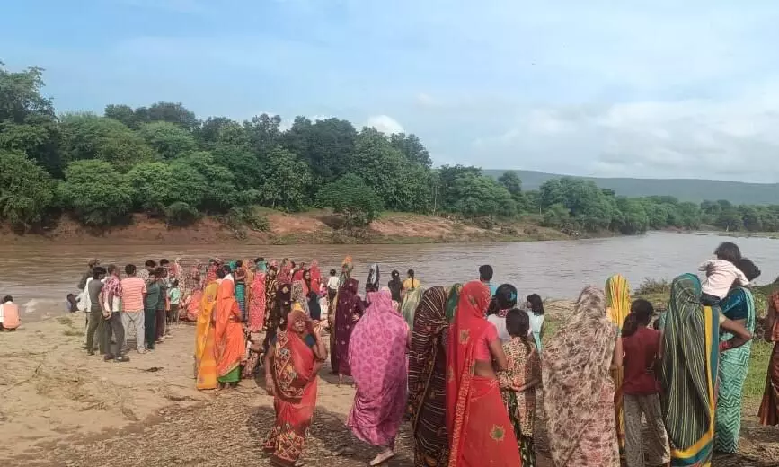 नाले में बहे वृद्ध बैजनाथ का मिला शव, परिजनों का रो-रोकर बुरा हाल नाले में बहे वृद्ध बैजनाथ का मिला शव, परिजनों का रो-रोकर बुरा हाल