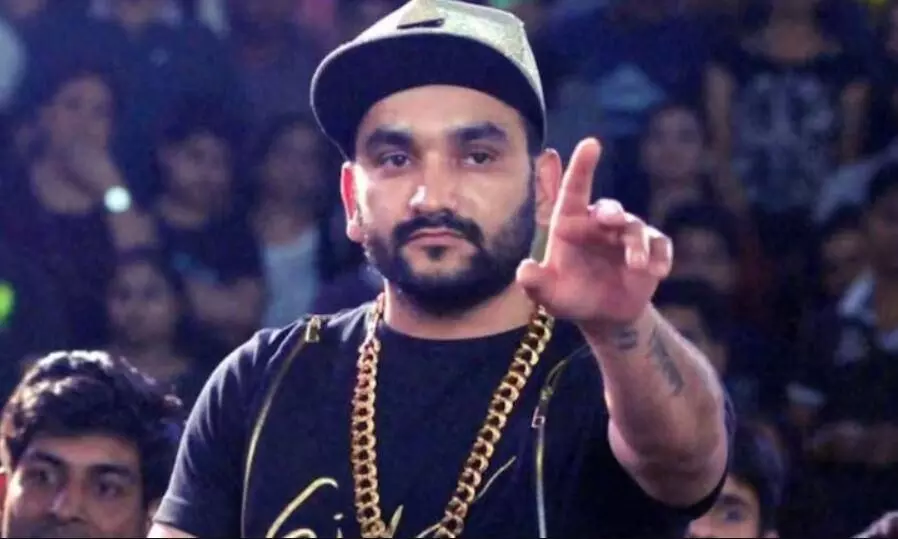लड़की ब्यूटीफुल गाने के सिंगर पर हुआ जानलेवा हमला, हमलवारों ने कई राउड फायरिंग करने के बाद मौके से हुए फरार लड़की ब्यूटीफुल गाने के सिंगर पर हुआ जानलेवा हमला, हमलवारों ने कई राउड फायरिंग करने के बाद मौके से हुए फरार