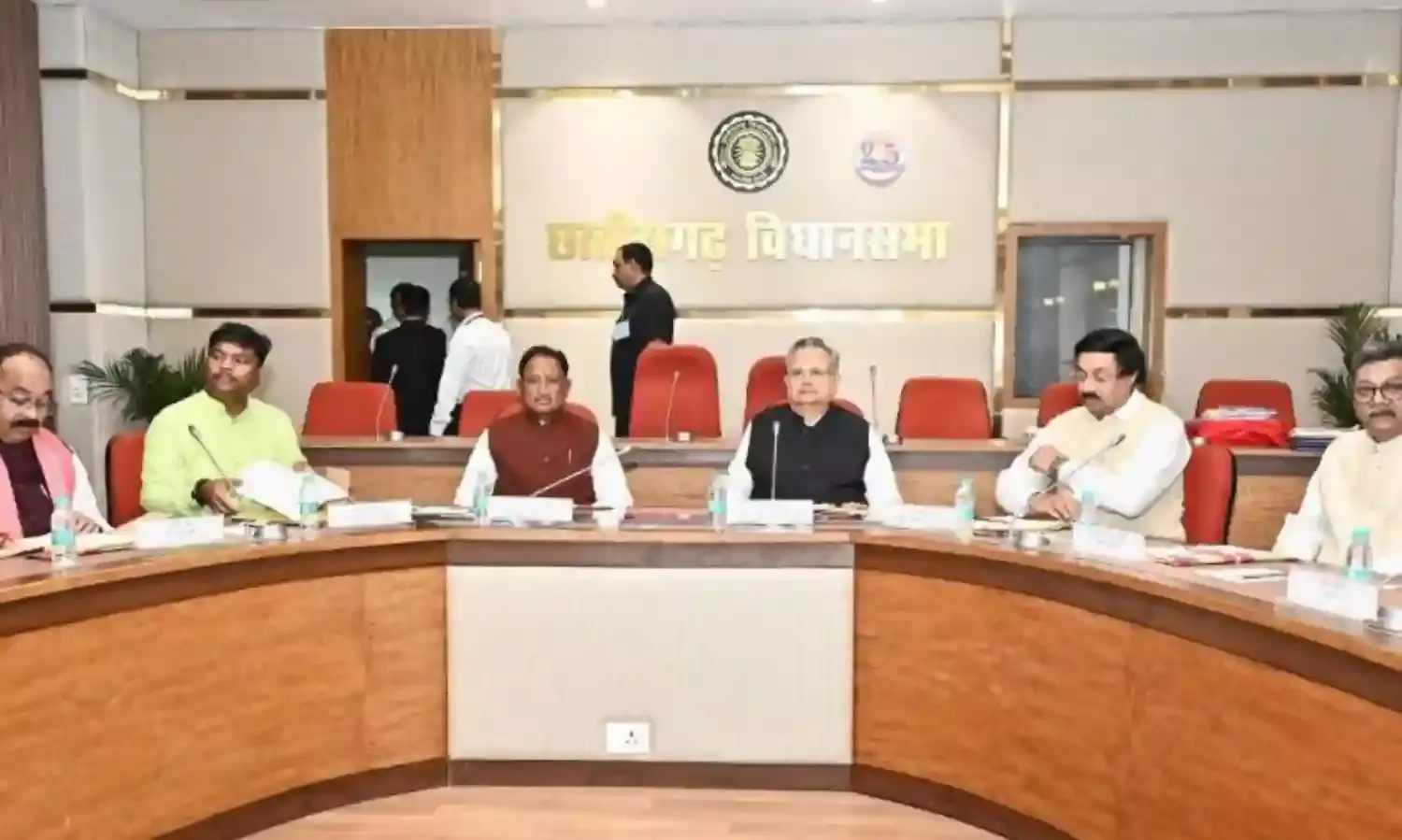विधानसभा अध्यक्ष डॉ रमन सिंह की अध्यक्षता में विधानसभा के समिति कक्ष में कार्य मंत्रणा समिति की बैठक आयोजित की गई