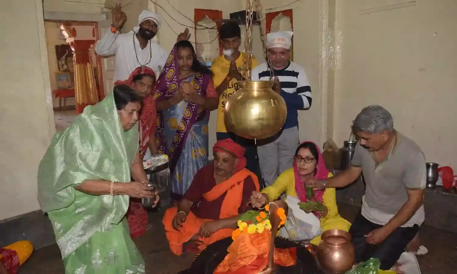 सावन माह के पवित्र सोमवार को मंदिरों में उमड़ी शिव भक्तों की भारी भीड़