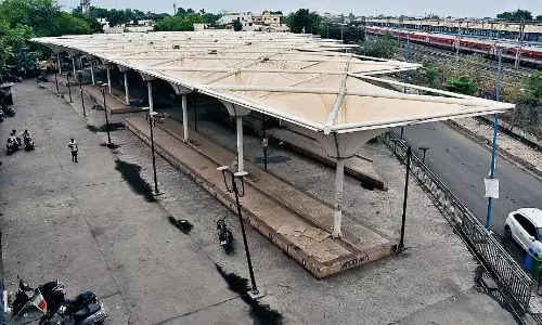 5 करोड़ से कैनोपी के साथ बनाया हाॅकर्स जोन फिर सूना