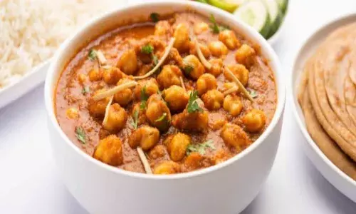सावन के महीने में बनाना है बिना लहसुन प्याज का छोला, तो यहां देखें रेसिपी, स्वाद में बिल्कुल भी समझ नहीं आएगा अंतर!