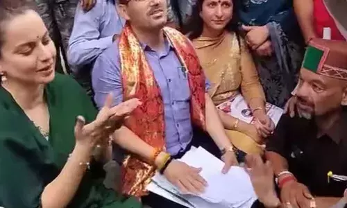 जब बुजुर्ग ने बताई अपनी समस्या, तो सांसद कंगना रनौत ने दिया ऐसा जवाब, आसपास के लोग भी सुनकर रह गए दंग, जानें पूरा मामला