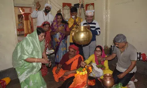 सावन माह के पवित्र सोमवार को मंदिरों में उमड़ी शिव भक्तों की भारी भीड़