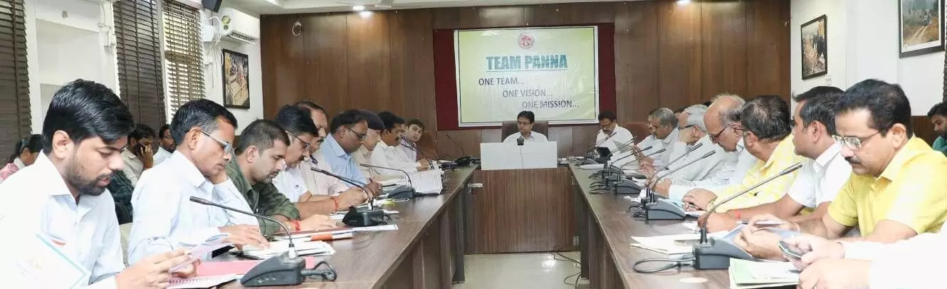 अवैध कॉलोनी निर्माण के संबंध में सर्वेक्षण दल गठित करें: कलेक्टर अवैध कॉलोनी निर्माण के संबंध में सर्वेक्षण दल गठित करें: कलेक्टर