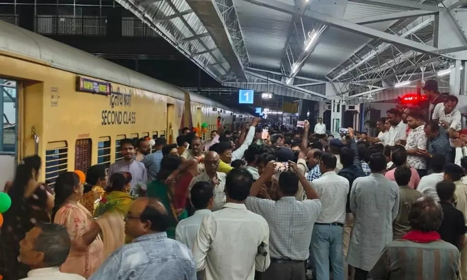 आज से 8 घंटे पहले बनेगा ट्रेन का पहला आरक्षण चार्ट आज से 8 घंटे पहले बनेगा ट्रेन का पहला आरक्षण चार्ट