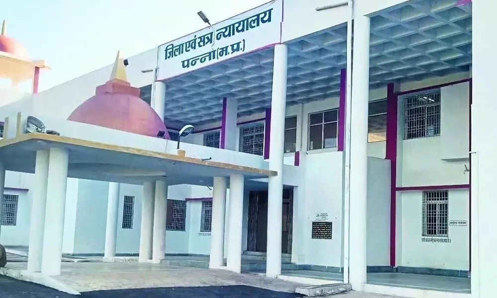 न्यायालय ने कलेक्टर के आदेश पर लगाई रोक, श्रीकांत दीक्षित व आशा दीक्षित के अधिपत्य की जमीन को शासकीय घोषित करने का मामला न्यायालय ने कलेक्टर के आदेश पर लगाई रोक, श्रीकांत दीक्षित व आशा दीक्षित के अधिपत्य की जमीन को शासकीय घोषित करने का मामला