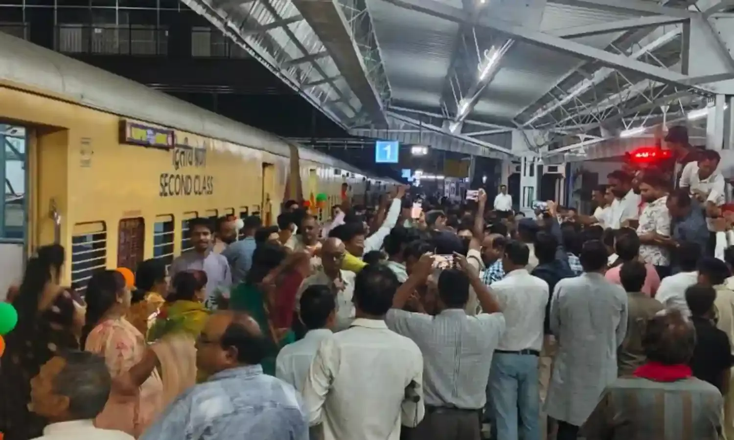 आज से 8 घंटे पहले बनेगा ट्रेन का पहला आरक्षण चार्ट