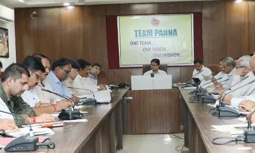 अवैध कॉलोनी निर्माण के संबंध में सर्वेक्षण दल गठित करें: कलेक्टर