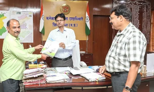 जवाहर नवोदय विद्यालय की पुस्तिका का किया विमोचन