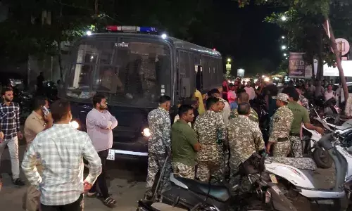 शादी नकली है, पर मजा असली होगा! रात 9 बजे बारात, 9.30 बजे पार्टी होगी...