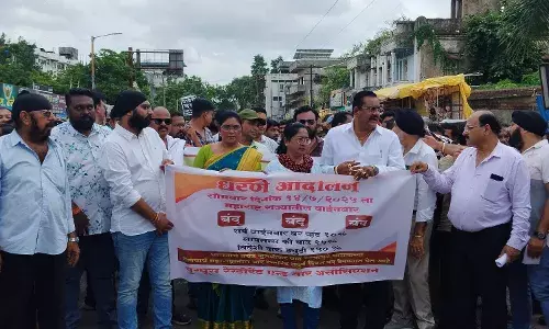 चंद्रपुर में सरकार के खिलाफ सड़क पर उतरे शराब व्यवसायी