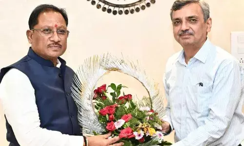 मुख्यमंत्री साय से भारत सरकार में भूमि संसाधन सचिव ने की सौजन्य भेंट