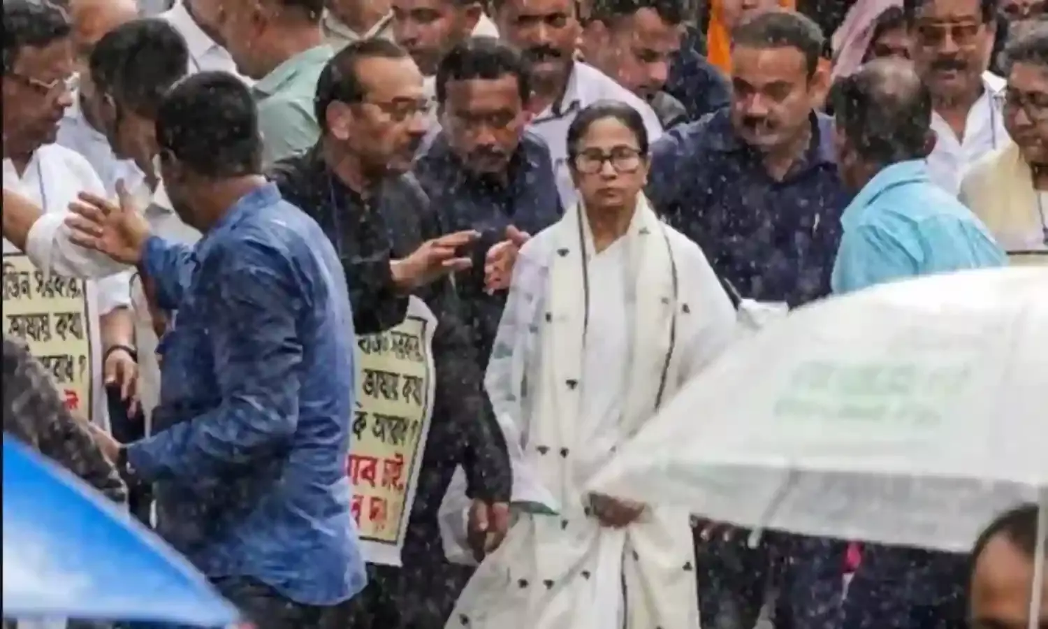 बंगालियों पर अत्याचार बर्दाश्त नहीं, भाषा विवाद को लेकर बीजेपी पर बरसीं ममता बनर्जी, सुवेंदु अधिकारी ने किया पलटवार
