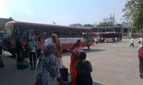 नागद्वार जाने वाले यात्री हो रहे परेशानी, 48 एसटी बसें परमिट की प्रतीक्षा में