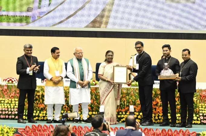 झारखंड का प्रॉमिसिंग स्वच्छ शहर बना बुंडू, 3-10 लाख आबादी वाले स्वच्छ शहरों में जमशेदपुर को तृतीय स्थान झारखंड का प्रॉमिसिंग स्वच्छ शहर बना बुंडू, 3-10 लाख आबादी वाले स्वच्छ शहरों में जमशेदपुर को तृतीय स्थान