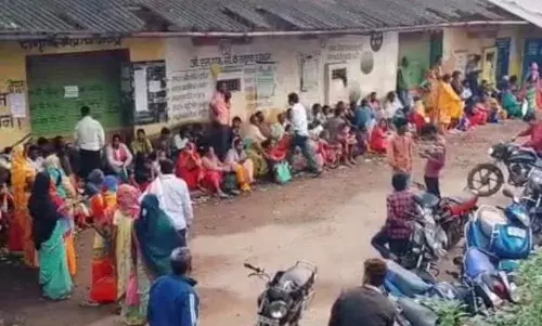 यूरिया के लिए हाहाकार...खाद नहीं मिली तो मचा बवाल, पुलिस ने संभाला मोर्चा