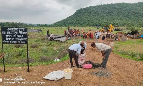 स्कूल की जमीन को तहसीलदार ने कराया अतिक्रमणमुक्त