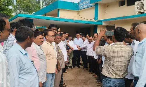 पंचायत सचिव, रोजगार सहायक के विरूद्ध दर्ज एफआईआर निरस्त करने की मांग