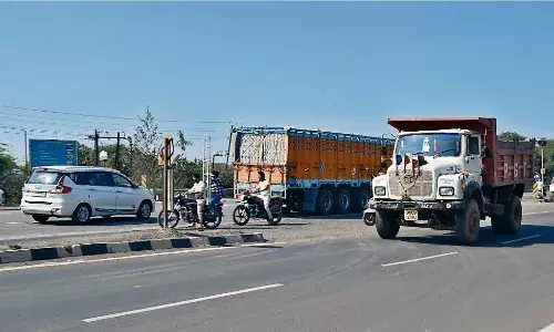 ग्रीन सिग्नल देकर भी रेलवे ने सगड़ा फ्लाईओवर को आउटर पर ही खड़ा किया