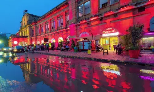 सौ साल का हो गया है अपने नागपुर का रेलवे स्टेशन, सावन की रिमझिम में रौशनी से जगमगा उठी भव्य इमारत