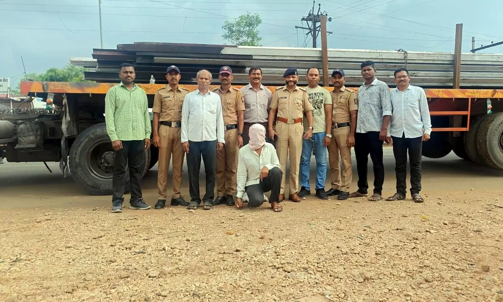 चंद्रपुर में बिजली के खंभे लगाने के नाम पर 12 लाख रुपए की धोखाधड़ी चंद्रपुर में बिजली के खंभे लगाने के नाम पर 12 लाख रुपए की धोखाधड़ी