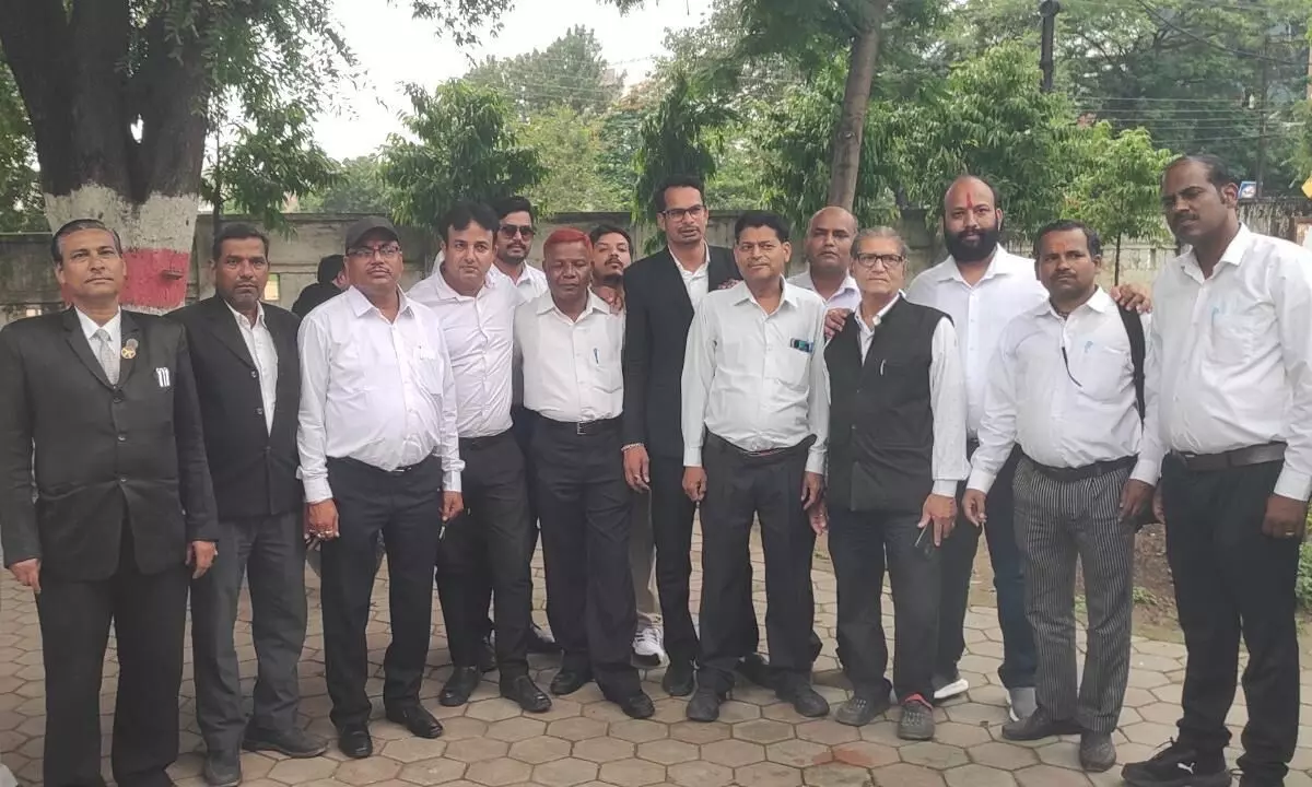 ज्वाइिनंग के चंद दिन बाद ही विवादों में घिरे छिंदवाड़ा तहसीलदार ज्वाइिनंग के चंद दिन बाद ही विवादों में घिरे छिंदवाड़ा तहसीलदार