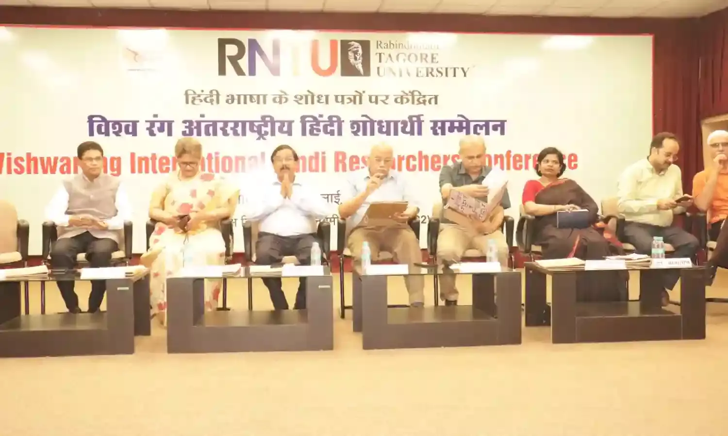 हिंदी शोध की वैश्विक गूंज — रबीन्द्रनाथ टैगोर विश्वविद्यालय में विश्व रंग अंतरराष्ट्रीय हिंदी शोधार्थी सम्मेलन का भव्य ऐतिहासिक समापन