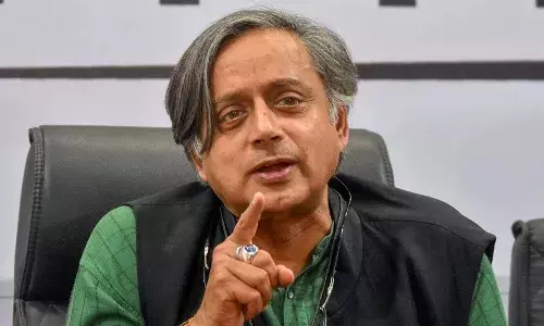 कांग्रेस सांसद शशि थरूर से स्कूल छात्र ने पूछा ये सवाल, जबाव देते हुए कहा- मैं सार्वजनिक रूप से इस विषय पर बोलने..