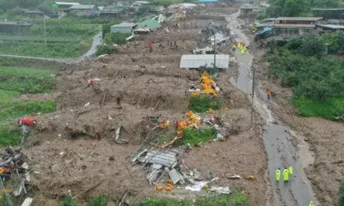 साउथ कोरिया में कुदरत का कहर, लगातार हो रही भीषण बारिश से लैंडस्लाइड, 9 लोगों ने गंवाई जान, कई लापता