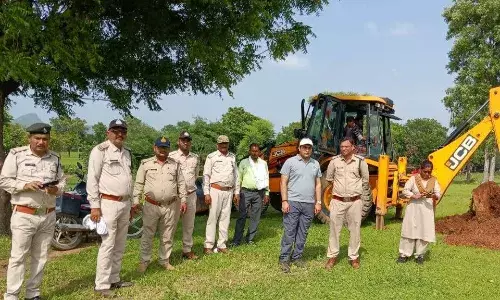 अतिक्रमण हटाकर सात हेक्टेयर वन भूमि को बचाया गया