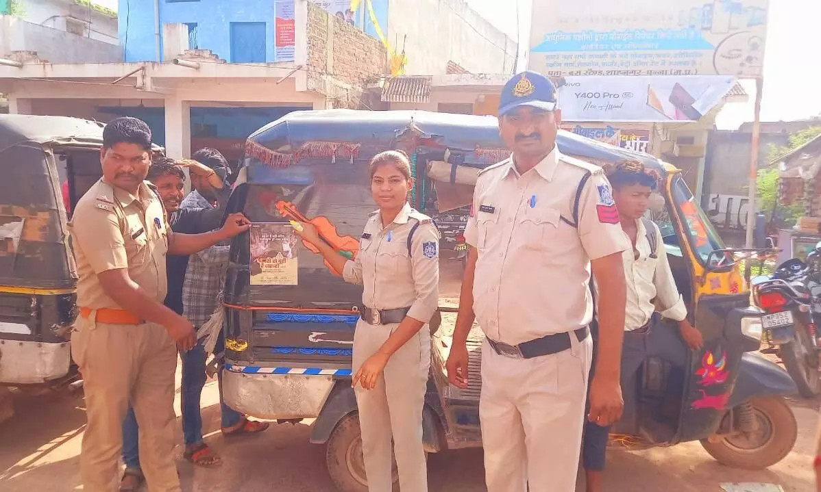 शाहनगर पुलिस ने नशे से दूरी है जरूरी अभियान के तहत लोगों को दी समझाईश शाहनगर पुलिस ने नशे से दूरी है जरूरी अभियान के तहत लोगों को दी समझाईश
