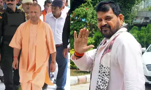 बृजभूषण शरण सिंह ने की सीएम योगी आदित्यनाथ से मुलाकात, बढ़ी सियासी सरगर्मी