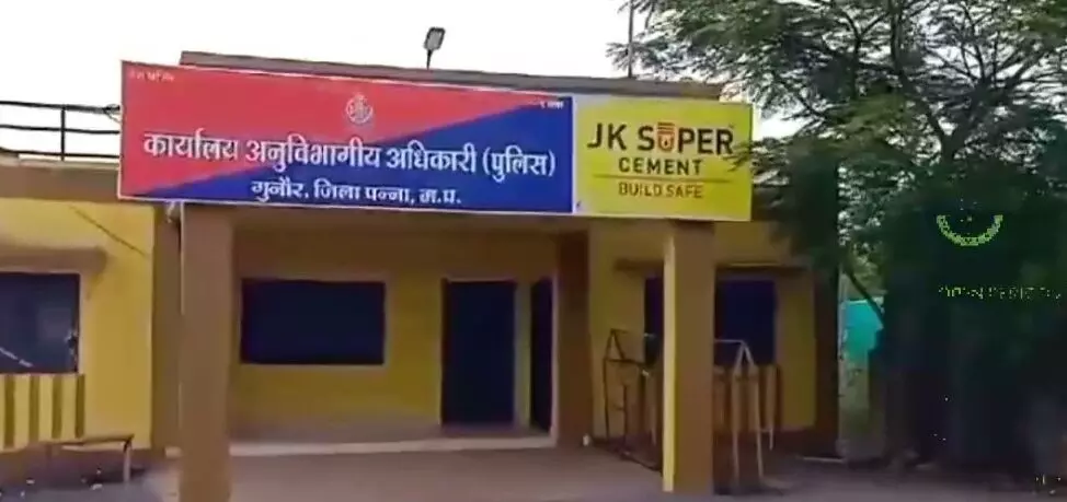 नौकरी का झांसा देकर प्रधान आरक्षक ने की युवक के साथ ठगी, सलेहा थाना में मामला दर्ज नौकरी का झांसा देकर प्रधान आरक्षक ने की युवक के साथ ठगी, सलेहा थाना में मामला दर्ज